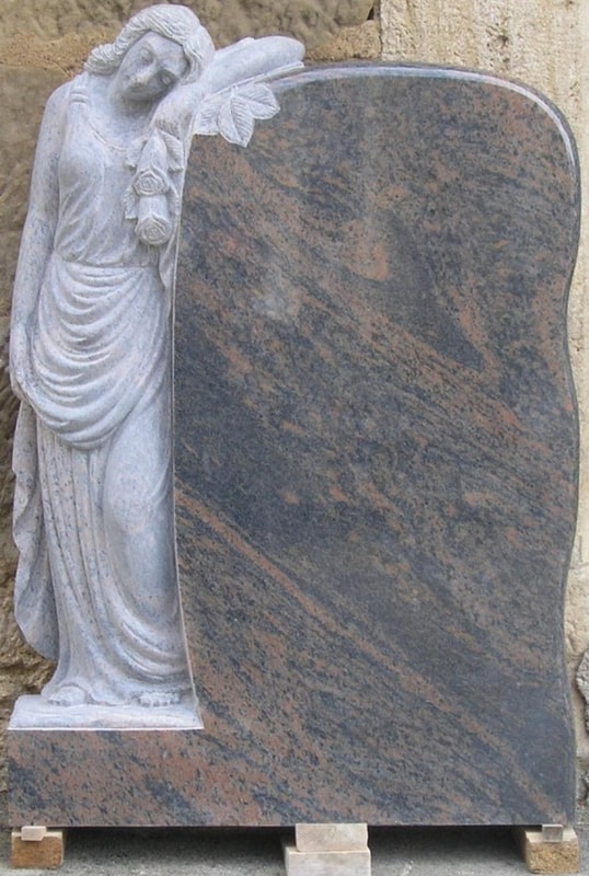 Grabstein mit Engelsskulptur