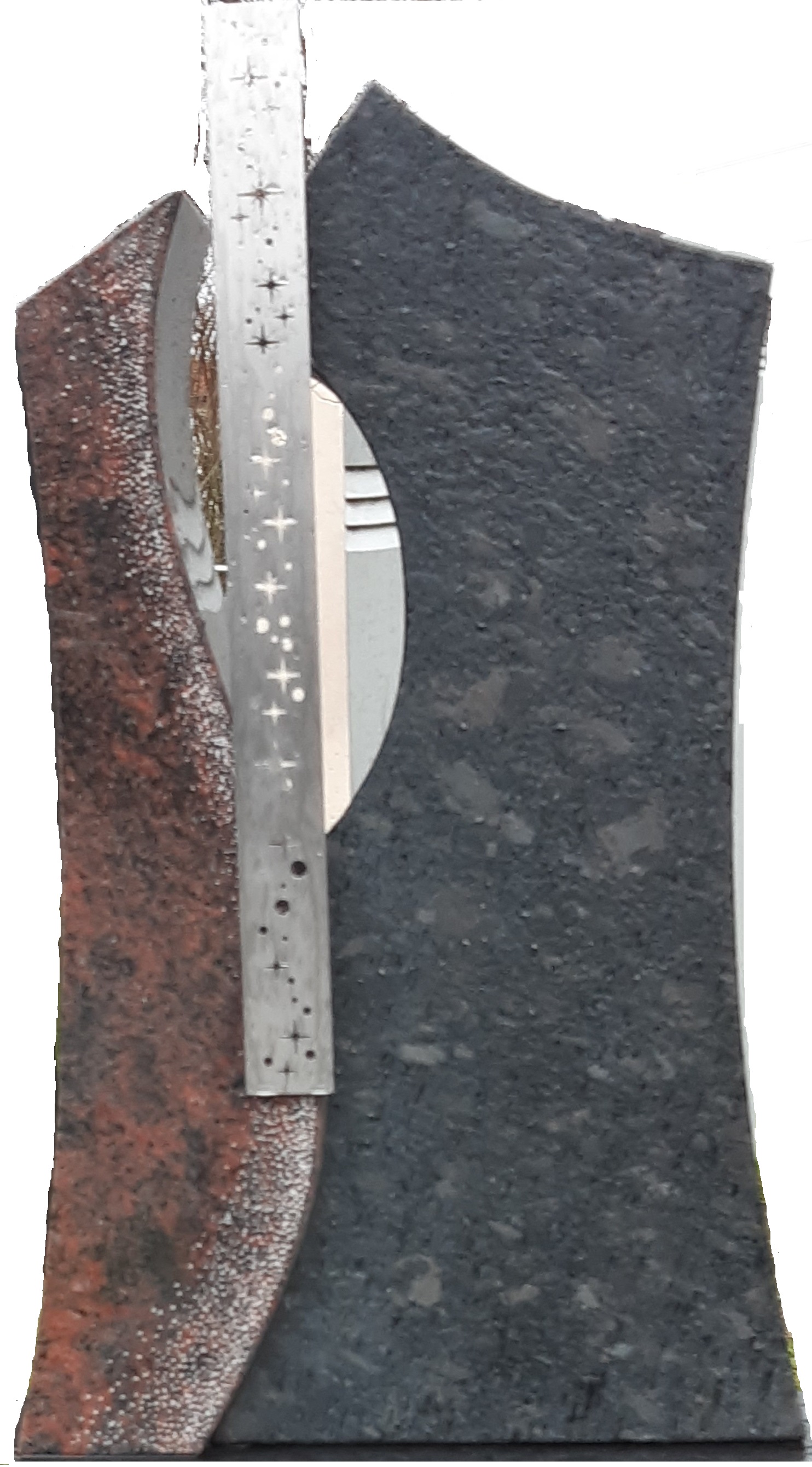 Geteilter Grabstein mit Kreuz und Sternen