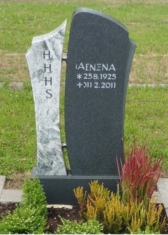 Zweifarbiger Grabstein mit Datumsgravur