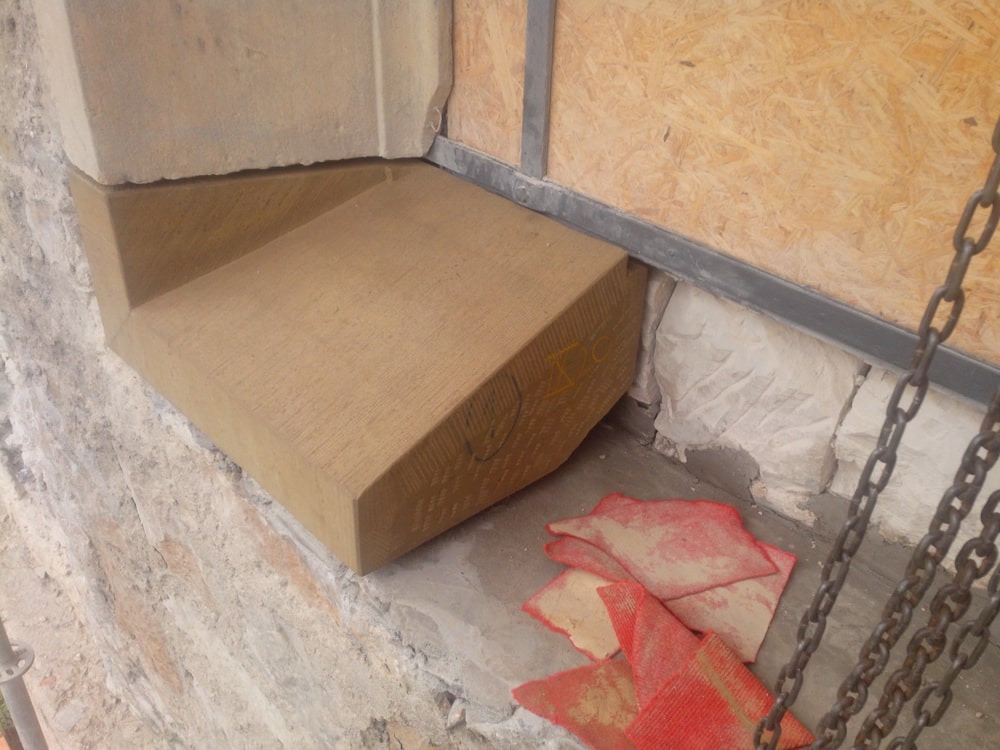 Sandsteinecke im Bau