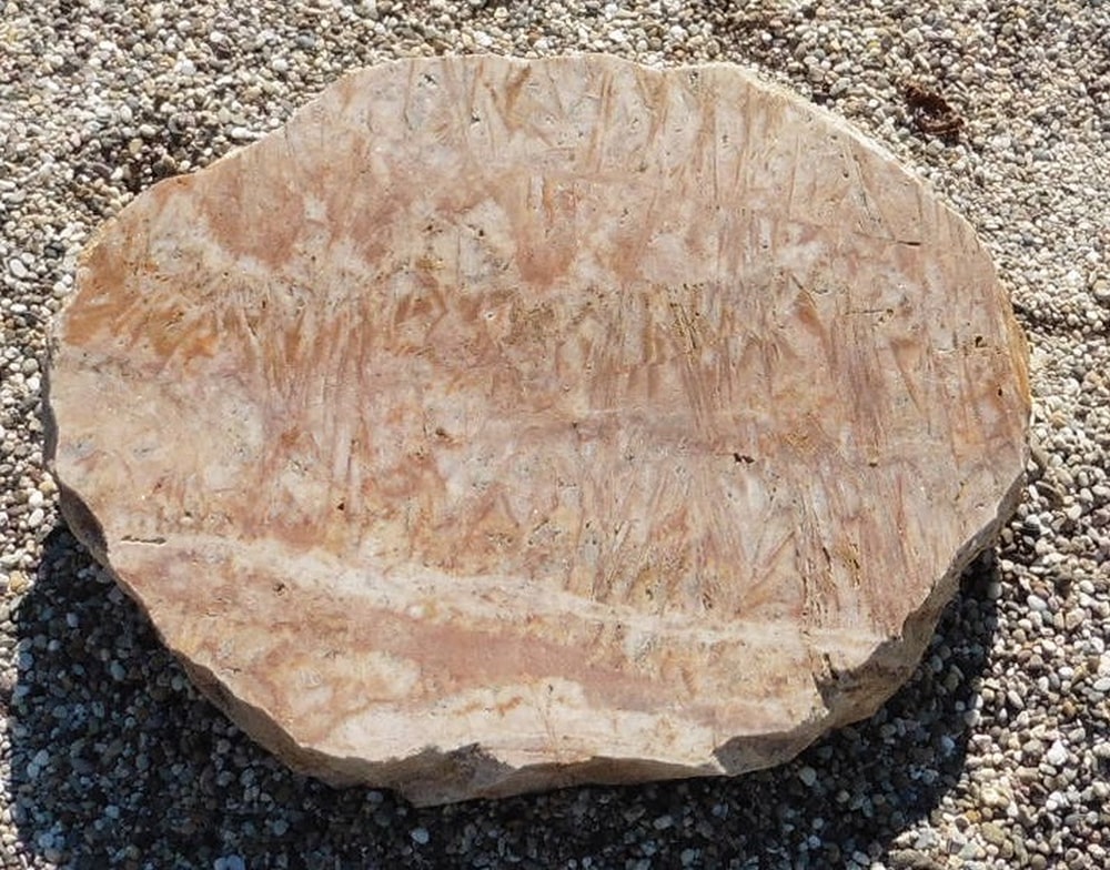 Runder Naturstein-Grabstein