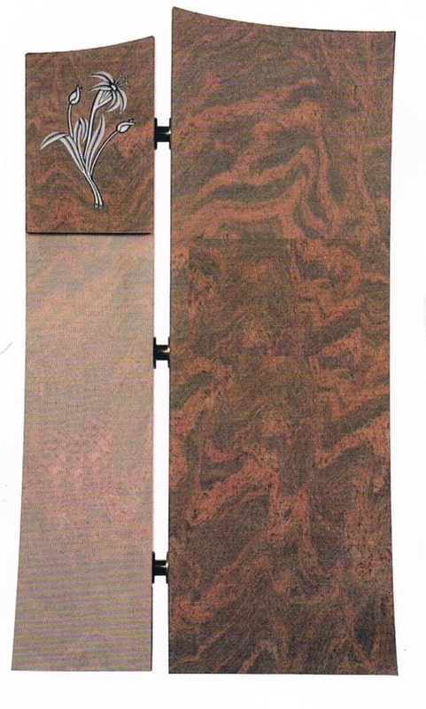 Roter Granit-Grabstein mit Blütenrelief