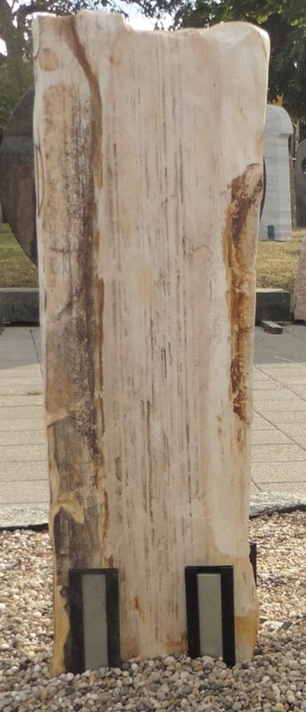 Sandstein-Grabstein mit Maserung