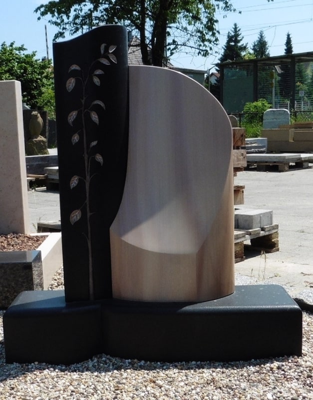 Zweifarbiger Grabstein mit Blattornament