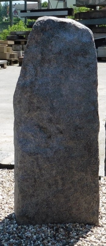 Rauer Granit-Grabstein